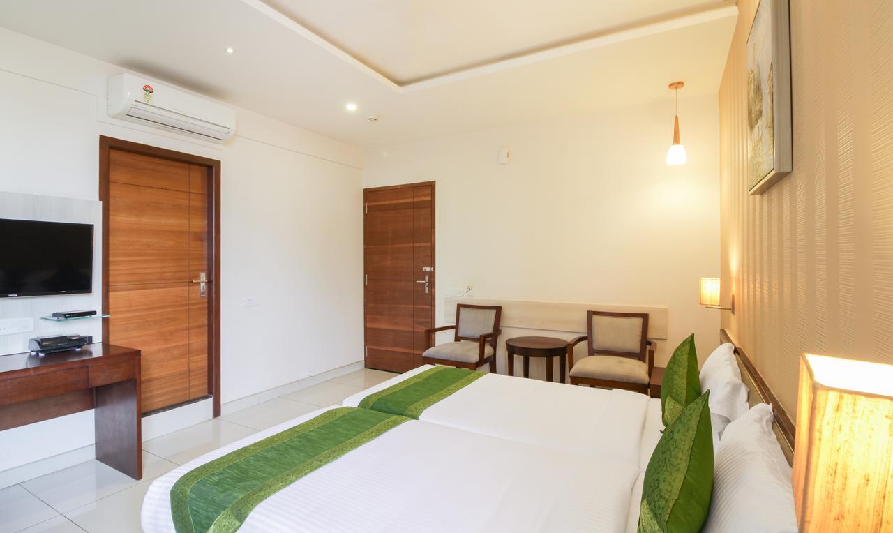 Maharaja Inn จิกมากาลูร์ ภายนอก รูปภาพ