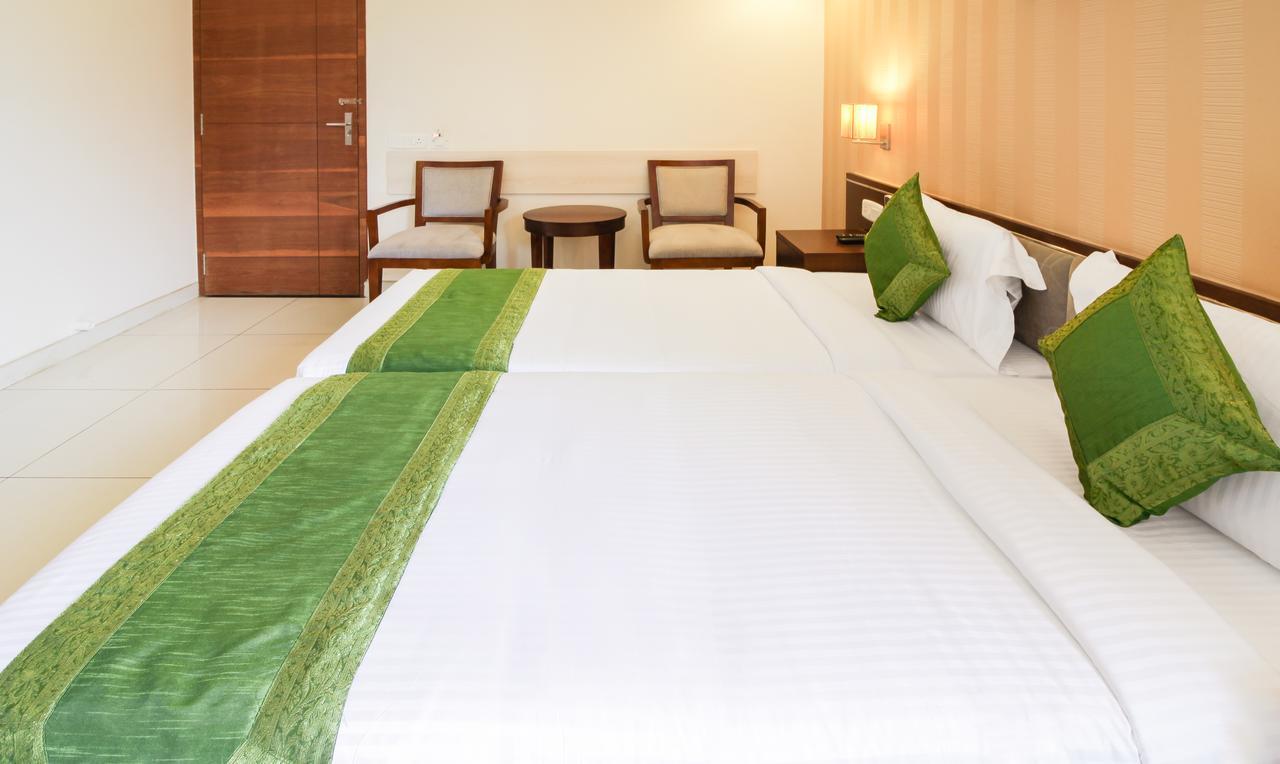 Maharaja Inn จิกมากาลูร์ ภายนอก รูปภาพ
